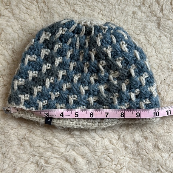 Women’s knitted hat lot of two - Picture 2 of 6